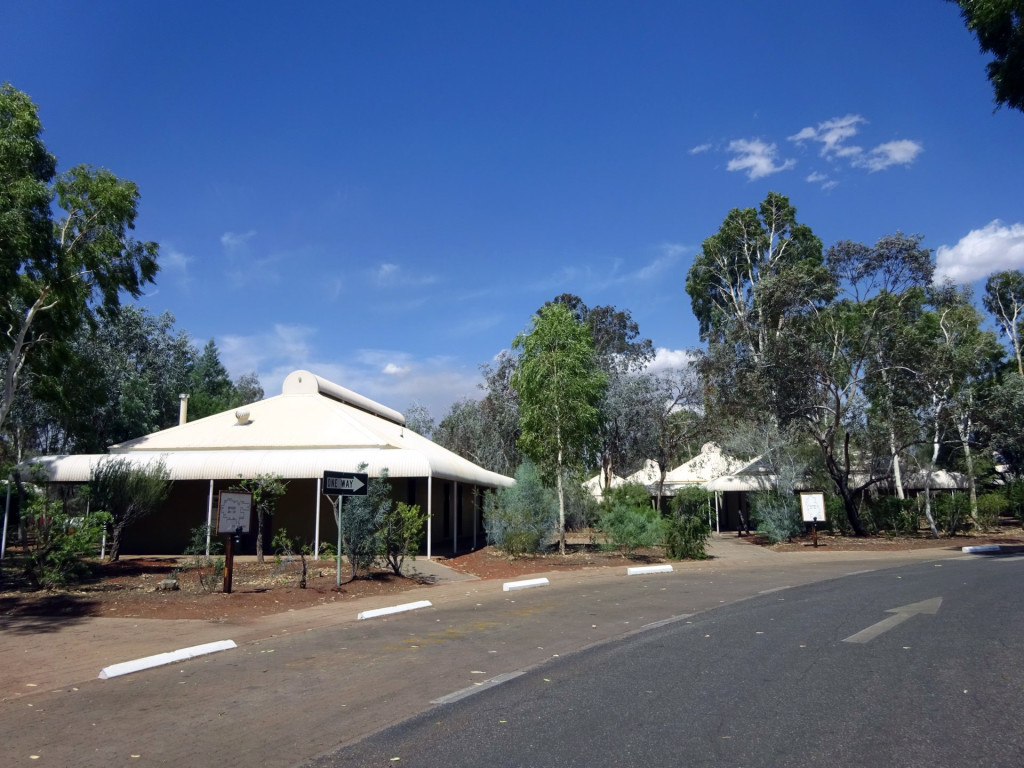 outback hotel uluru